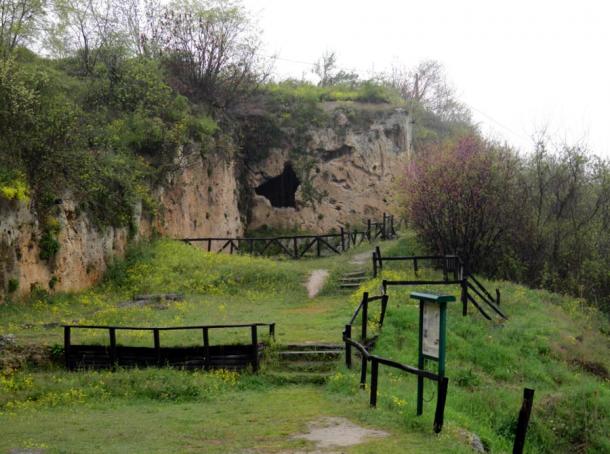 Cennet Mağaraları: Aristoteles'in Elit Okulu